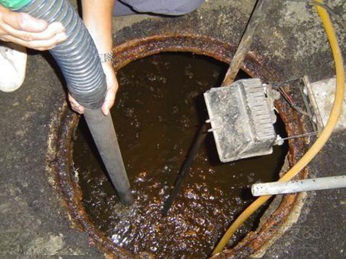 铁东隔油池清理