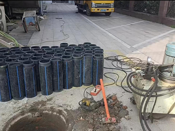 铁东PE置换管厂家 DN315置换管 非开挖管短管置换