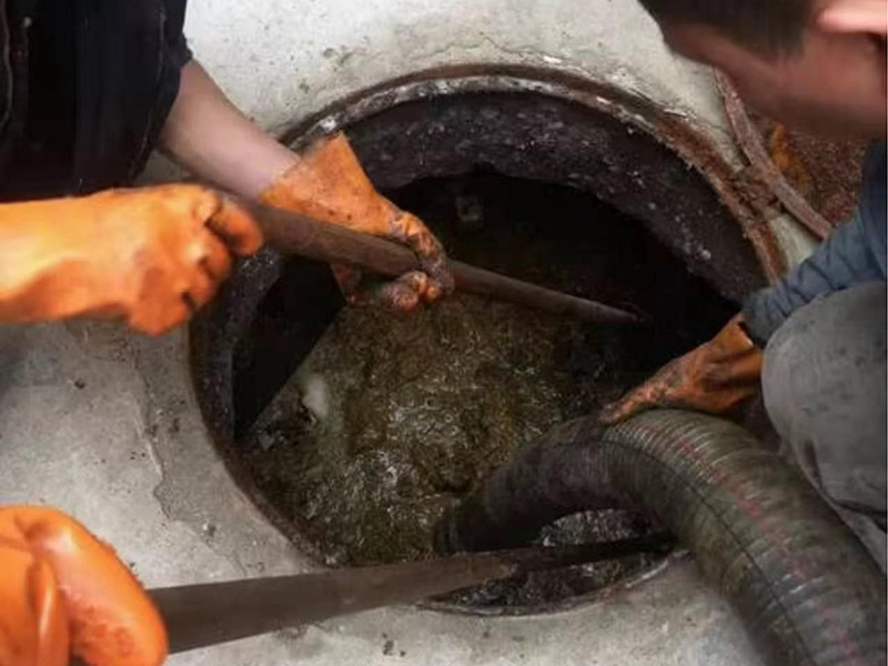 铁东清理化粪池时如何避免沼气的危害?